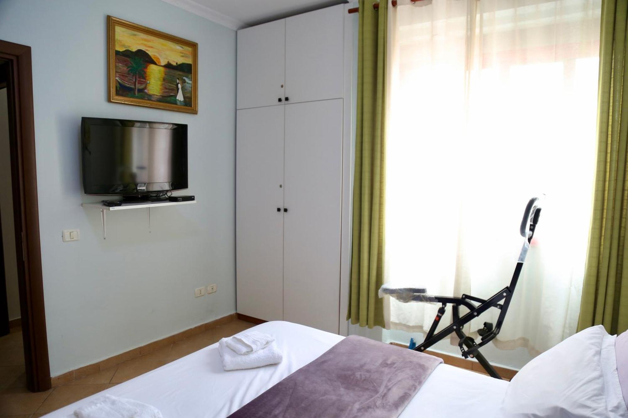 Stay At An Artist'S Place! Tirana Exterior photo